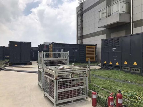 延平除了定期检查，还有哪些方法可以及时发现接触式转速表探头的磨损？